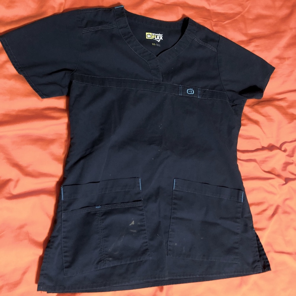 Navy wonder wink scrub set